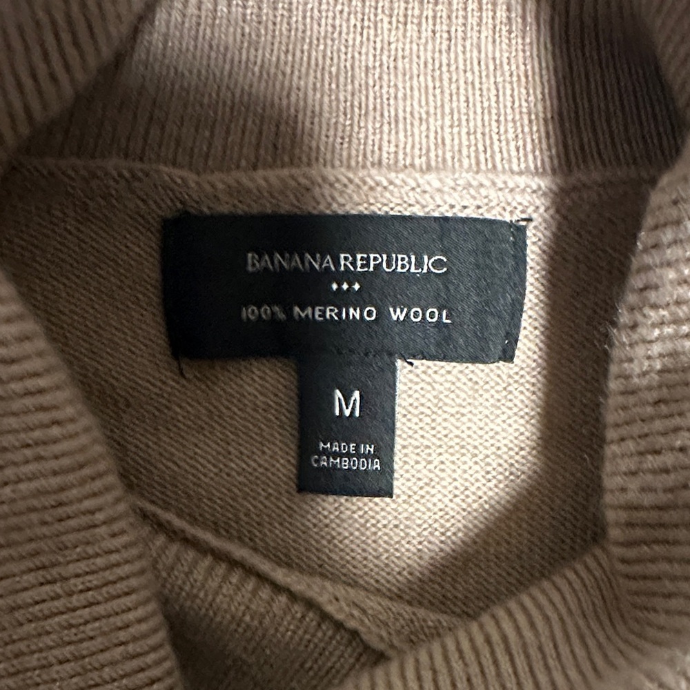 Banana Republic Men's Tan Turtleneck Sweater - Picture 2 of 4